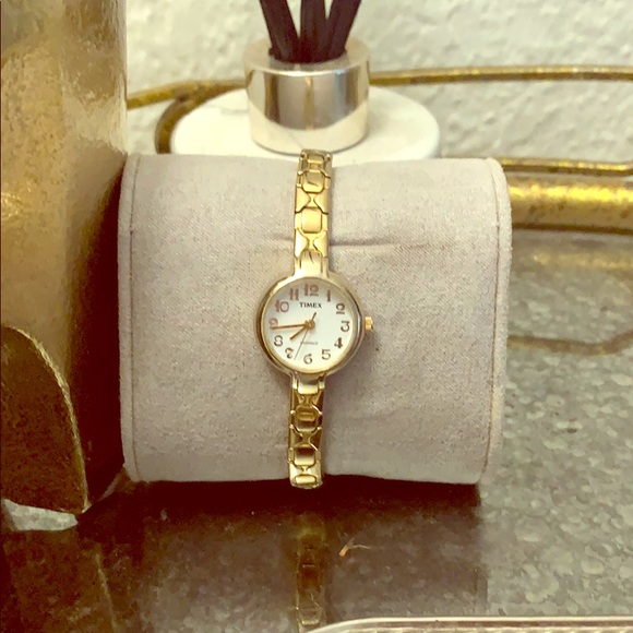 Extra Small face Times Watch Gold - Picture 1 of 7